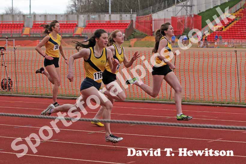 Under-17 womens 200 metres, Gateshead Open.